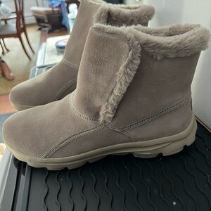 Skechers Women's Tan Winter Boots